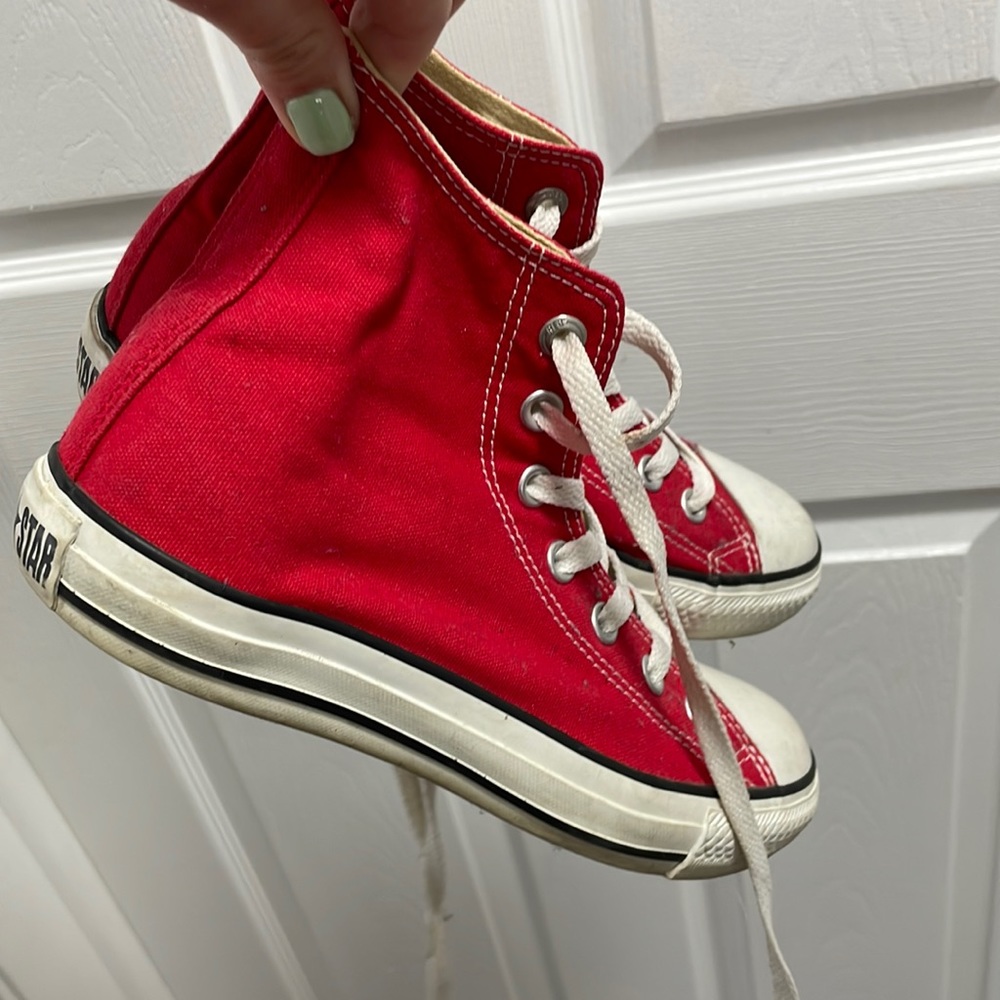 Red Conserve size 5
